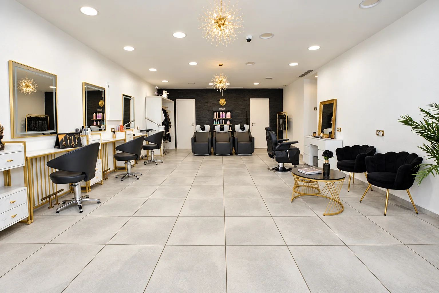 Vue d’ensemble du salon SYA Coiffure à Cannes