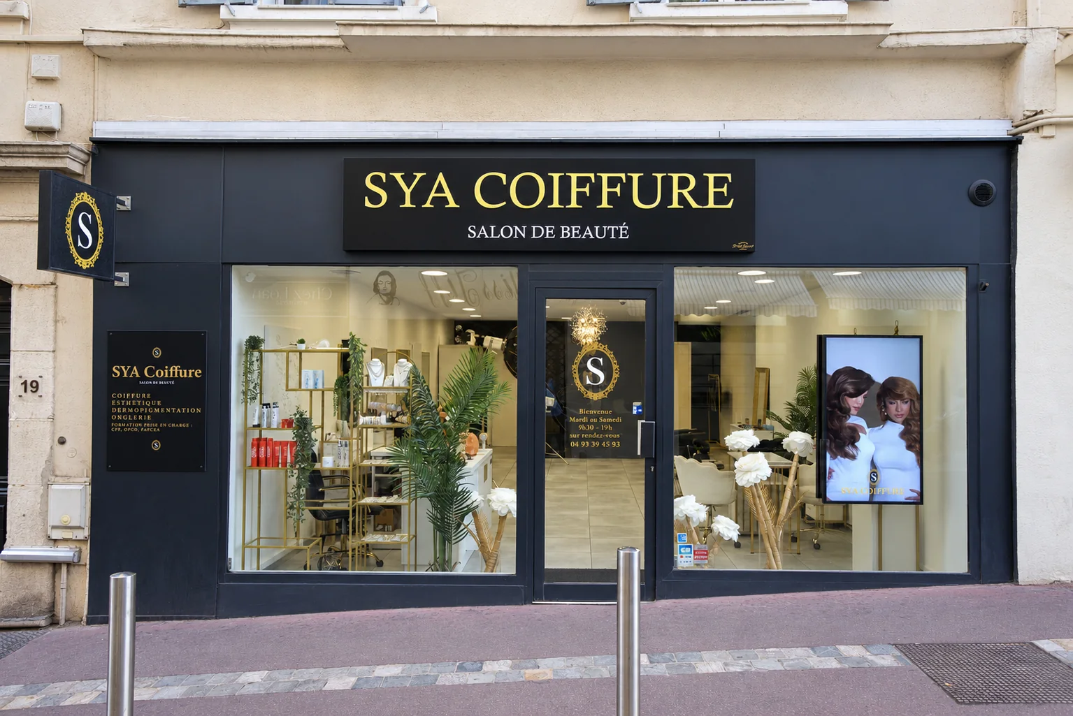 La façade du salon SYA Coiffure à Cannes